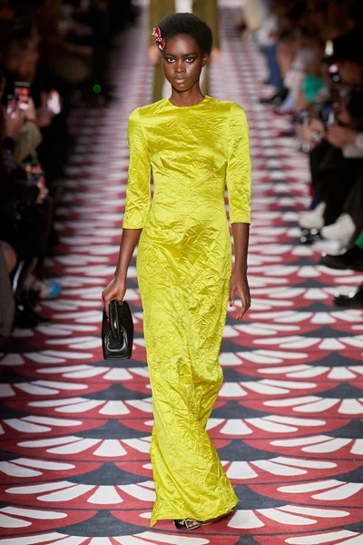 Look 3